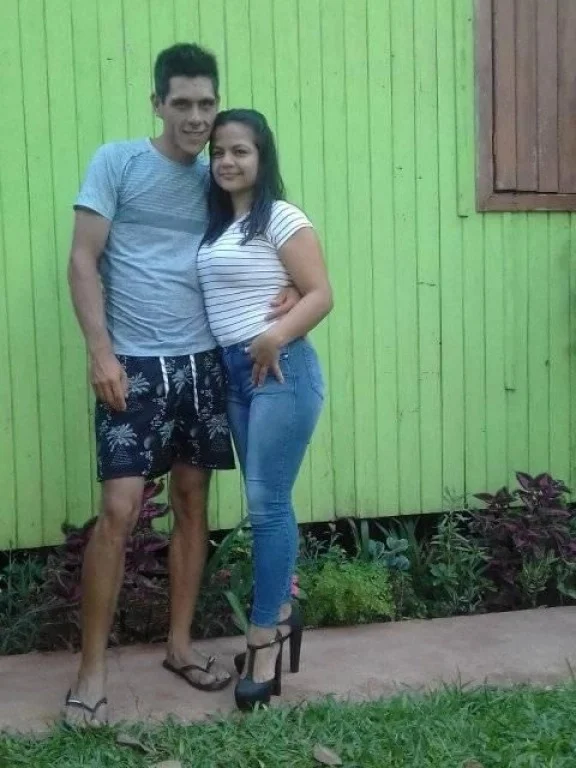 Atacó con 13 puñaladas a su ex pareja y escapó