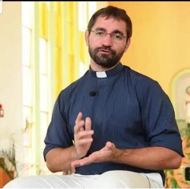 Sacerdote misionero contra la misa de desagravio al Papa Francisco