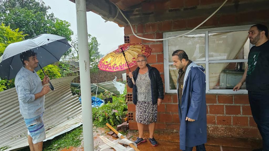 Rápida intervención del gobierno provincial a los afectados por el temporal de Alem