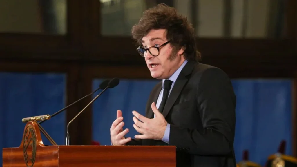 Milei anunció que vetará el aumento a jubilaciones y la emergencia en discapacidad tras su aprobación en el Senado