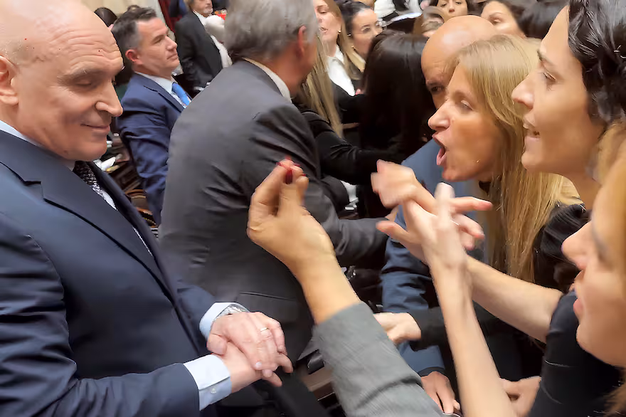 Escándalo en Diputados: legisladoras kirchneristas increparon a Espert y la sesión terminó en caos
