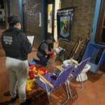 Reincidentes y vehículos secuestrados: investigan red detrás de la usurpación del lote 103