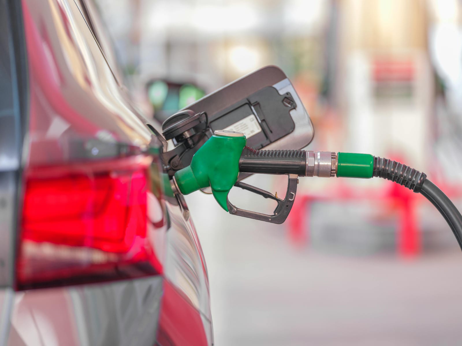 Nueva suba de impuestos impactará en el precio de los combustibles en febrero