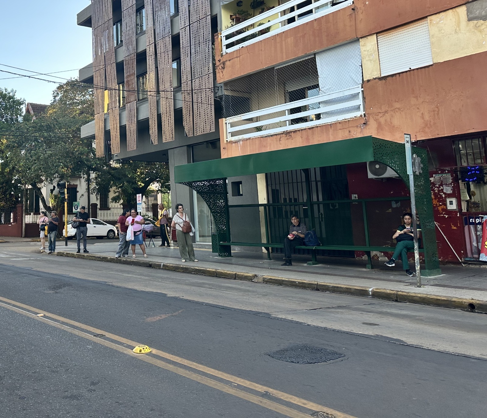 Nuevos refugios. Corredor de transporte público: Calle Junín.
