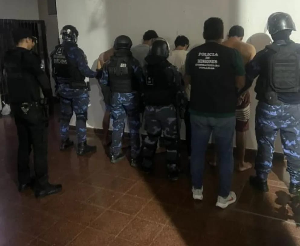 Se hicieron pasar por policías, asaltaron a un joven y terminaron detenidos