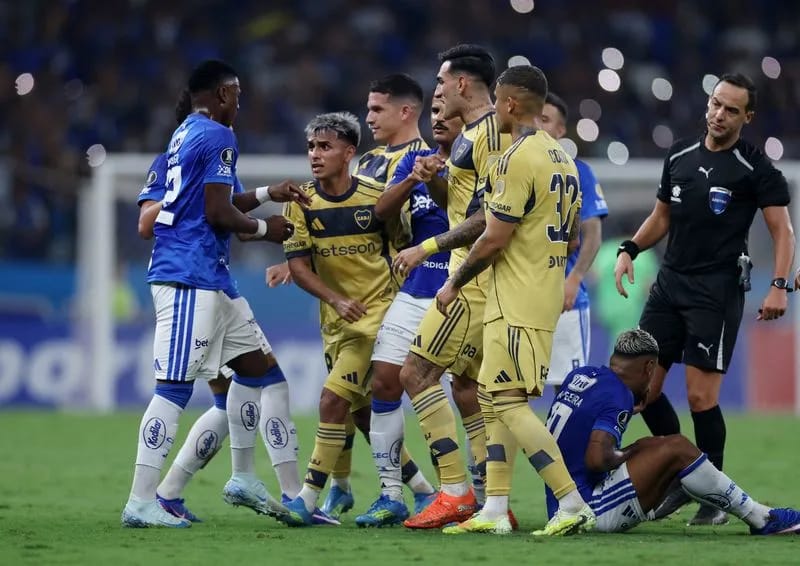 Con uno menos, Boca perdió ante Cruzeiro pero sigue líder