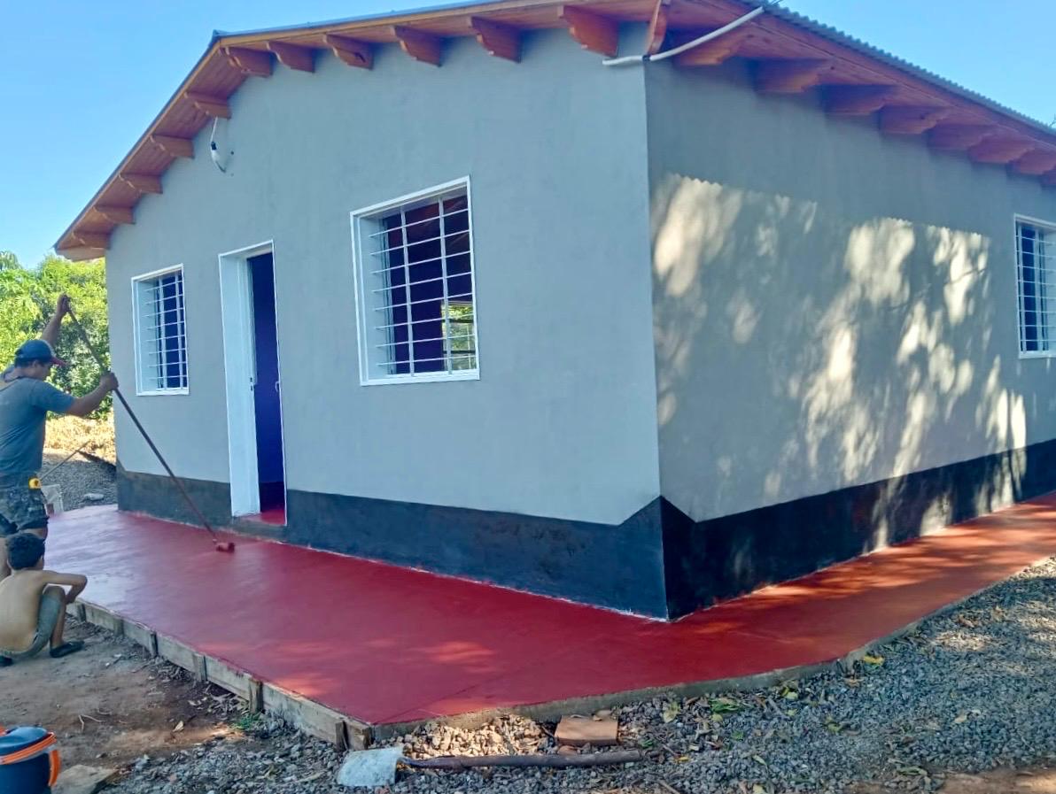 Nuevas familias de colonos se mudaron a viviendas rurales construidas por el IPRODHA