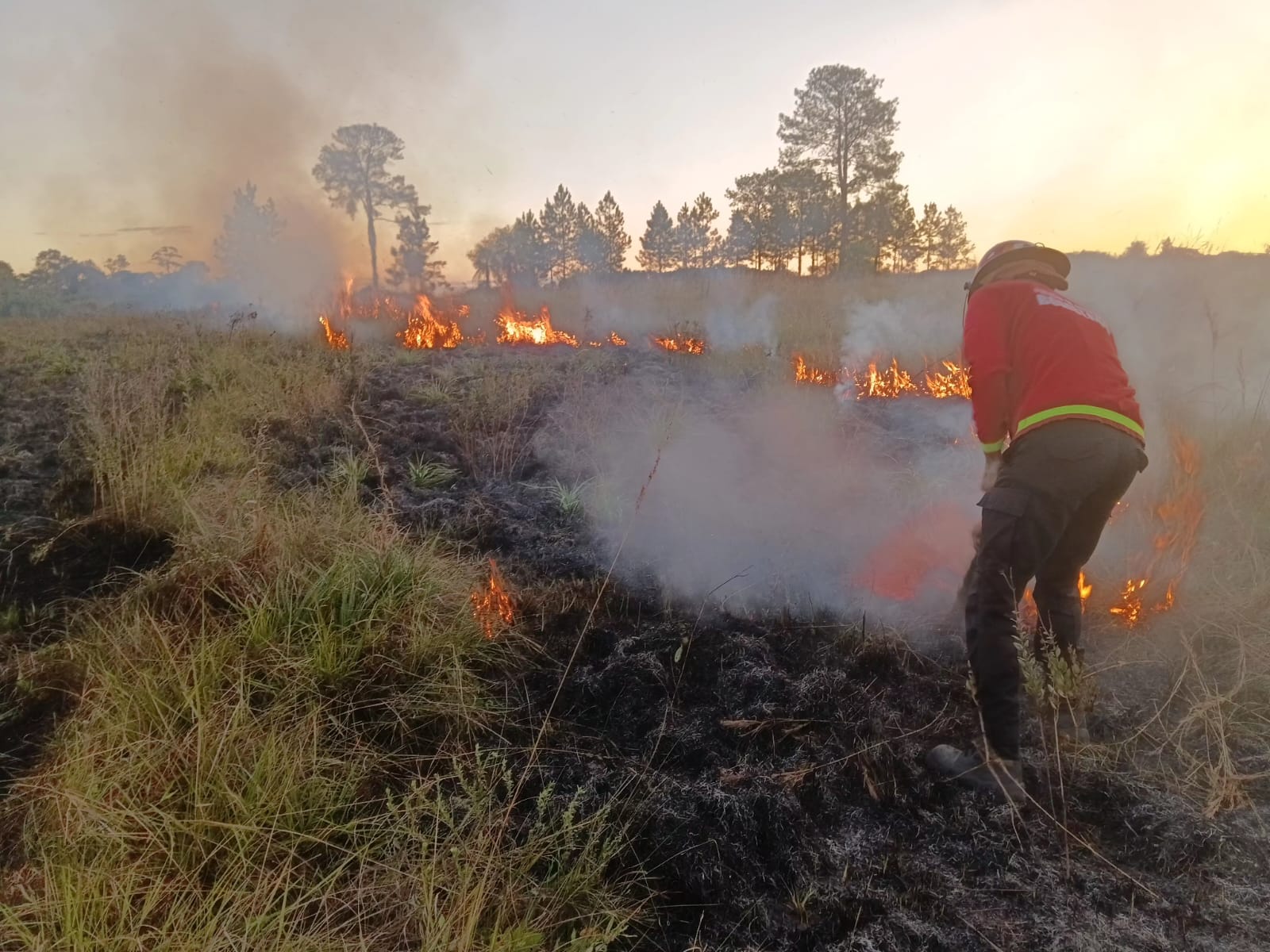 Con la llegada del frío aumentan los incendios domésticos: Bomberos de la Policía piden extremar cuidados