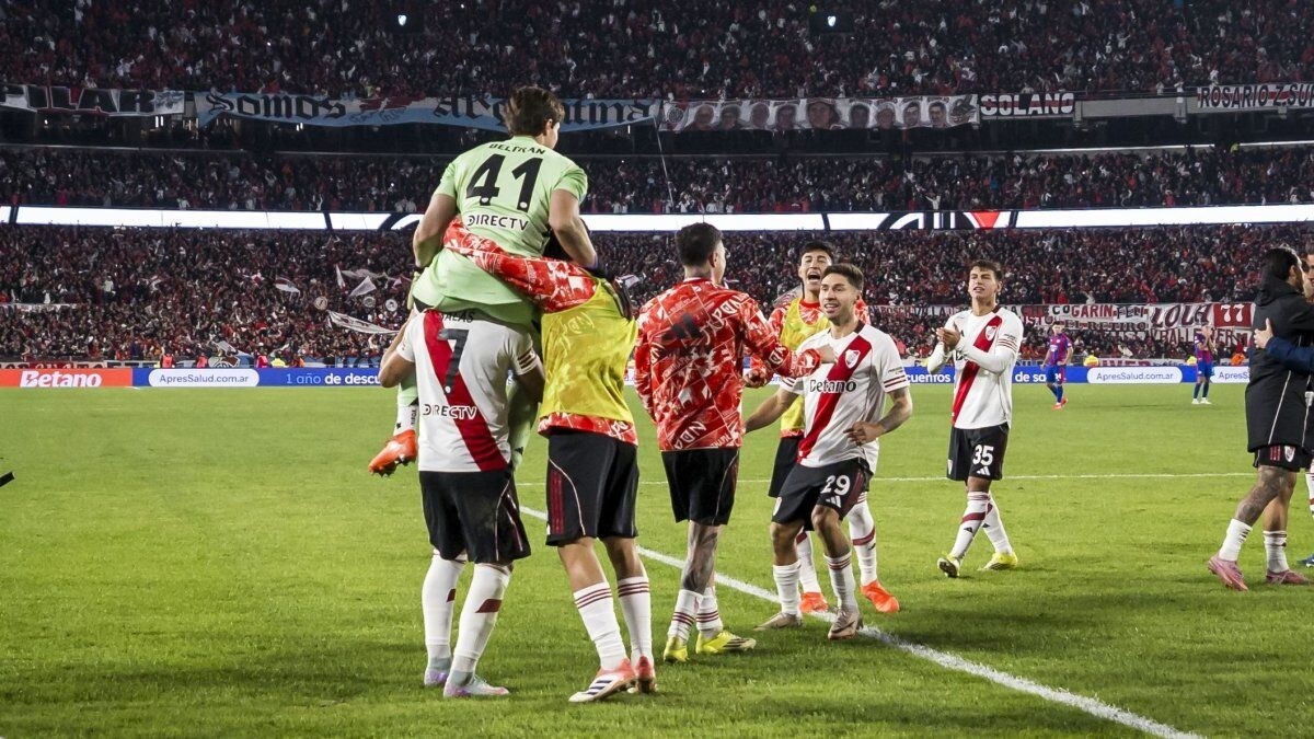 River sobrevivió a una noche dramática y eliminó a San Lorenzo por penales