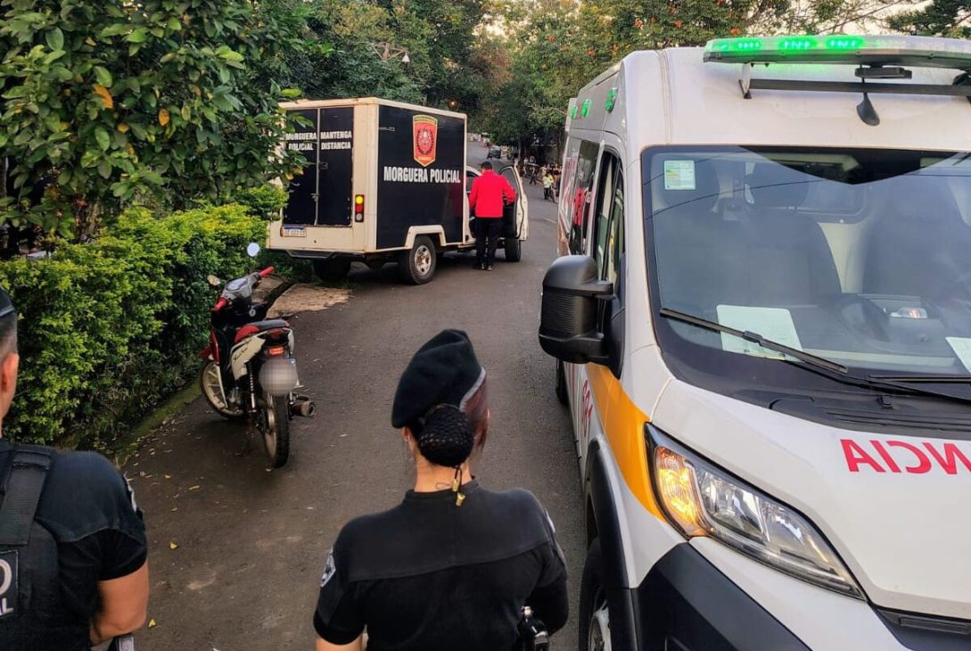 Hallaron a una mujer muerta y a su pareja ahorcada en una vivienda de Posadas