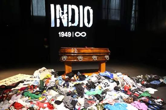 Terminó el velatorio del Indio Solari tras una multitudinaria despedida