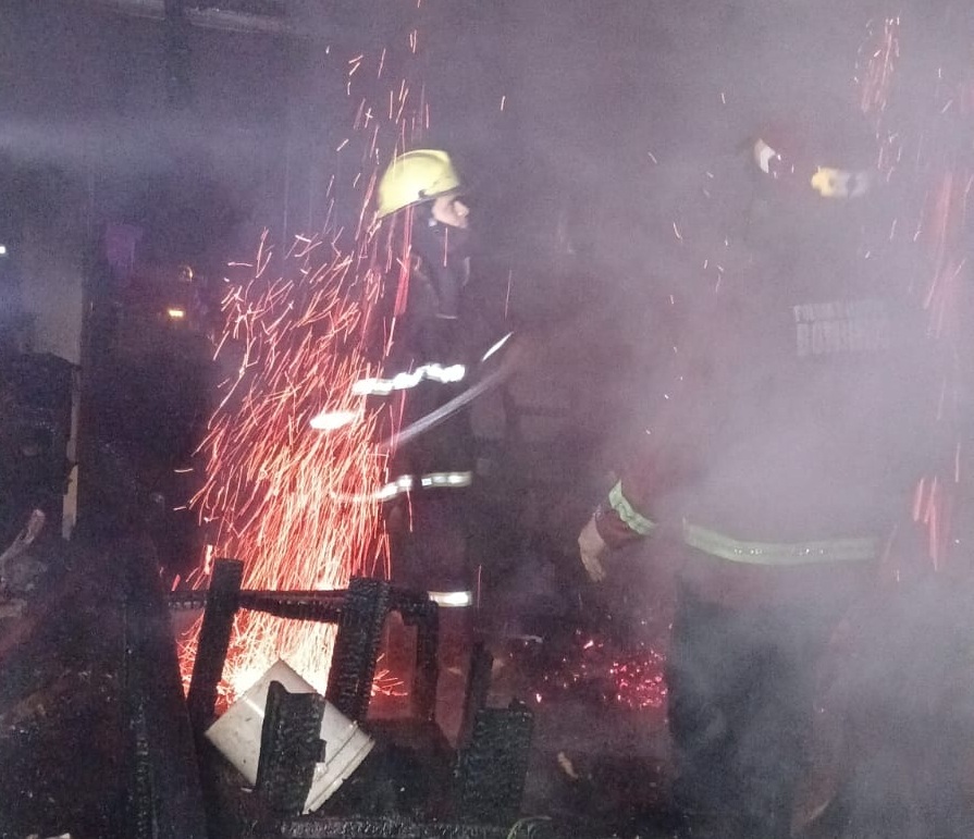 Una familia perdió casi todo tras un incendio de grandes proporciones en Posadas