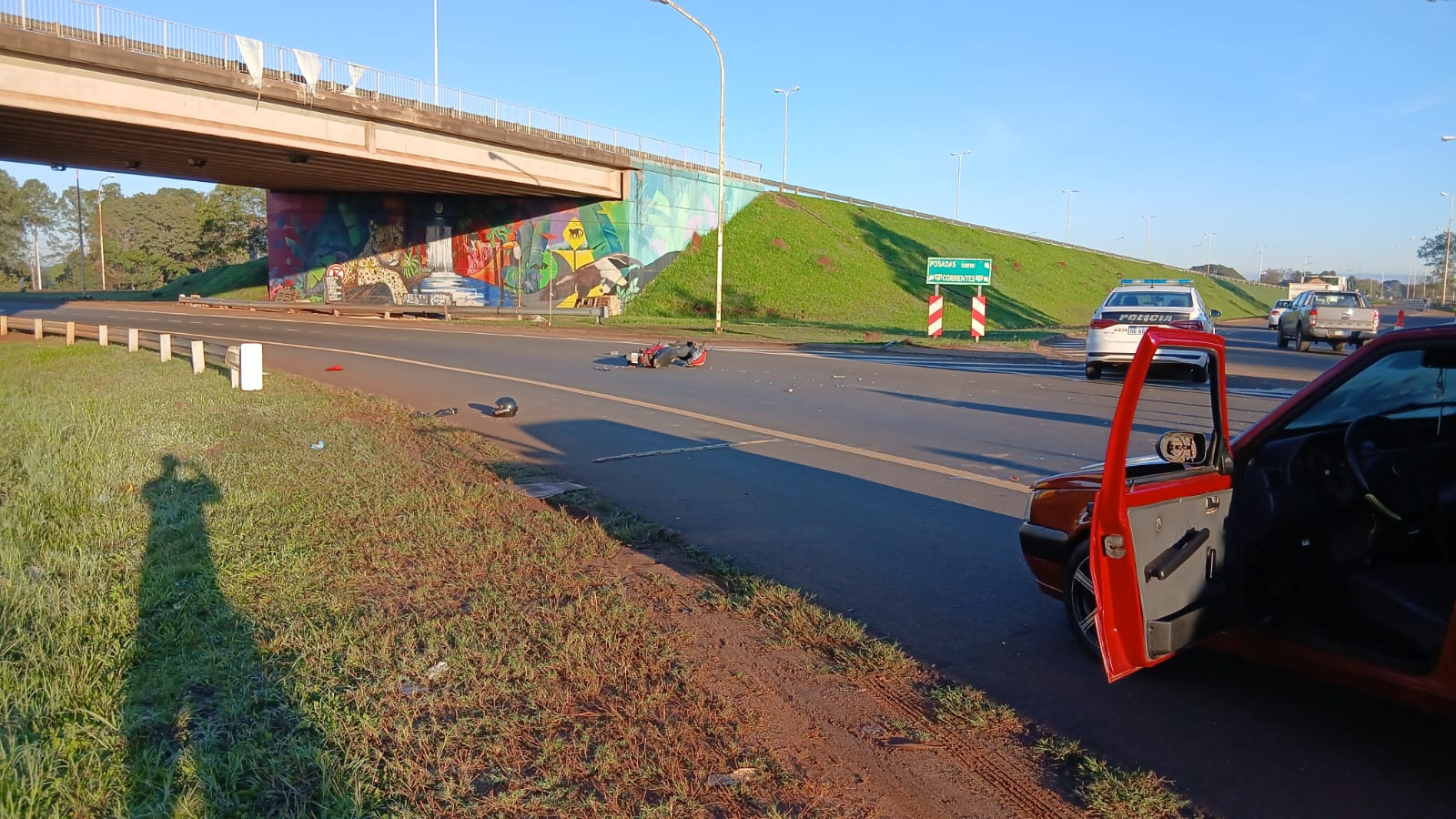 Choque entre una moto y un automóvil dejó un herido en Garupá