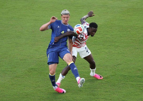 La FIFA quedó en el centro de la polémica tras habilitar a Balogun para los octavos de final