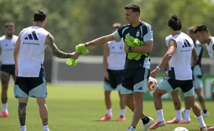 Con variantes en todas las líneas, Scaloni perfila el equipo para hoy