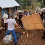 Voraz incendio en Apóstoles: Bomberos sofocaron las llamas pero la vivienda quedó destruida