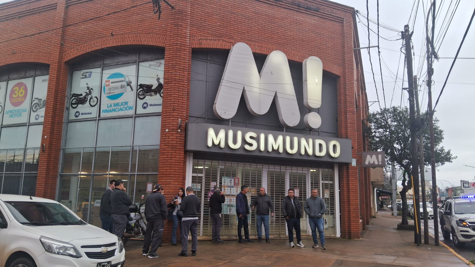 Crisis en el comercio: Musimundo cerró cinco sucursales en Misiones y dejó a 43 empleados sin notificación formal