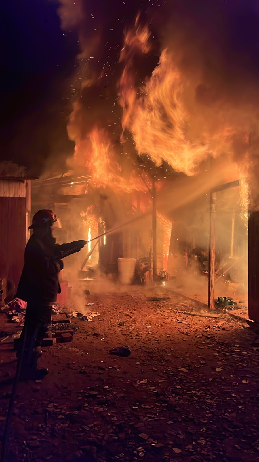 Un incendio destruyó una vivienda y siete alquileres en Oberá: no hubo personas lesionadas
