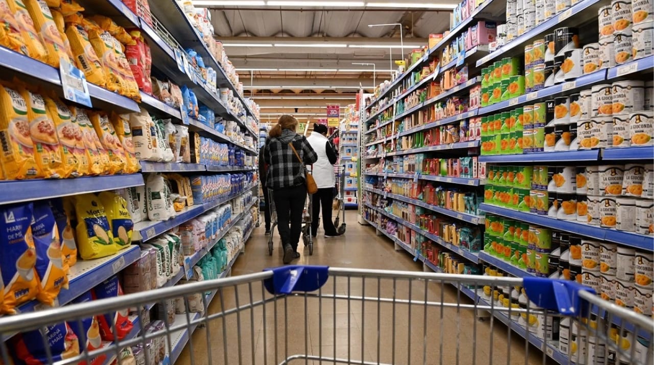 El Indec da a conocer la inflación de julio: consultoras prevén un dato alineado con el de junio