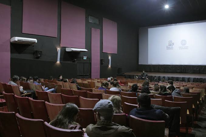 Impulso cultural en Leandro N. Alem: más de 100 niños inauguraron el programa escolar del Cine Teatro