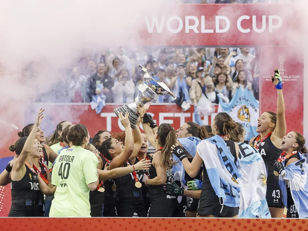 Triunfo histórico: Las Leonas regresaron a la Argentina tras consagrarse Tricampeonas
