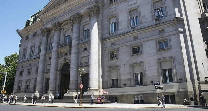 Frente a la suba de la morosidad, el Banco Nación recortó las tasas de refinanciación y créditos personales