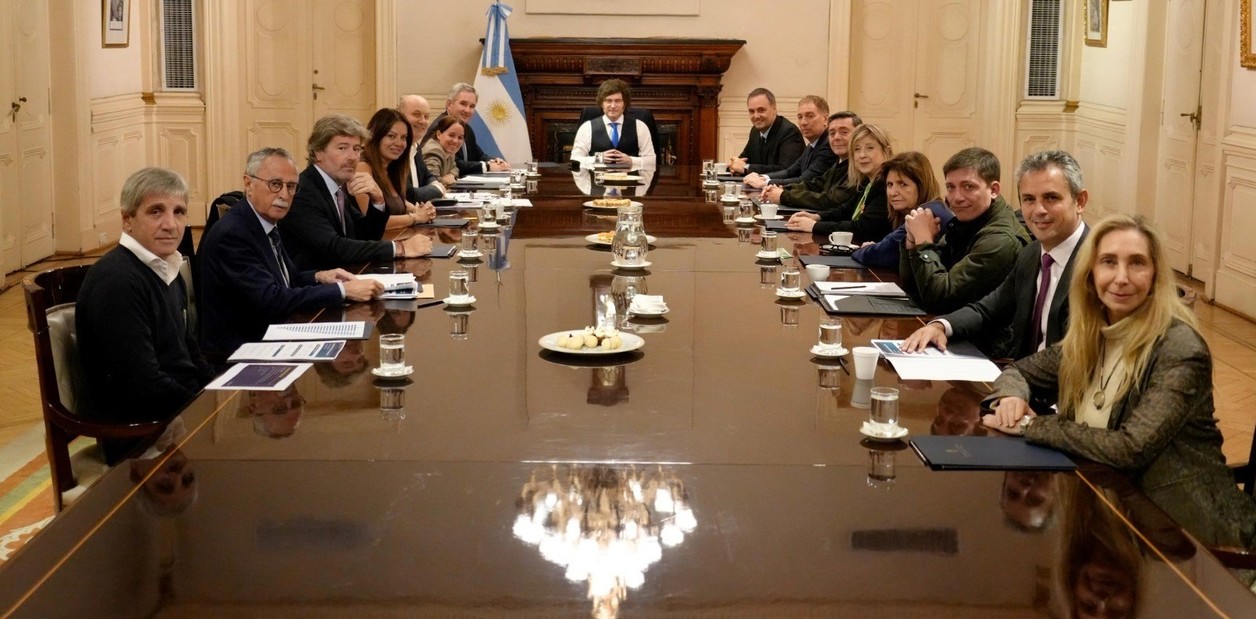 Milei reúne a su Gabinete en Rosada con Malvinas y el Presupuesto 2027 como ejes centrales