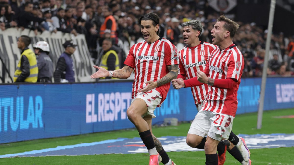 Mística pincharrata en Brasil: Estudiantes eliminó a Corinthians con un gol agónico y un penal errado por Depay