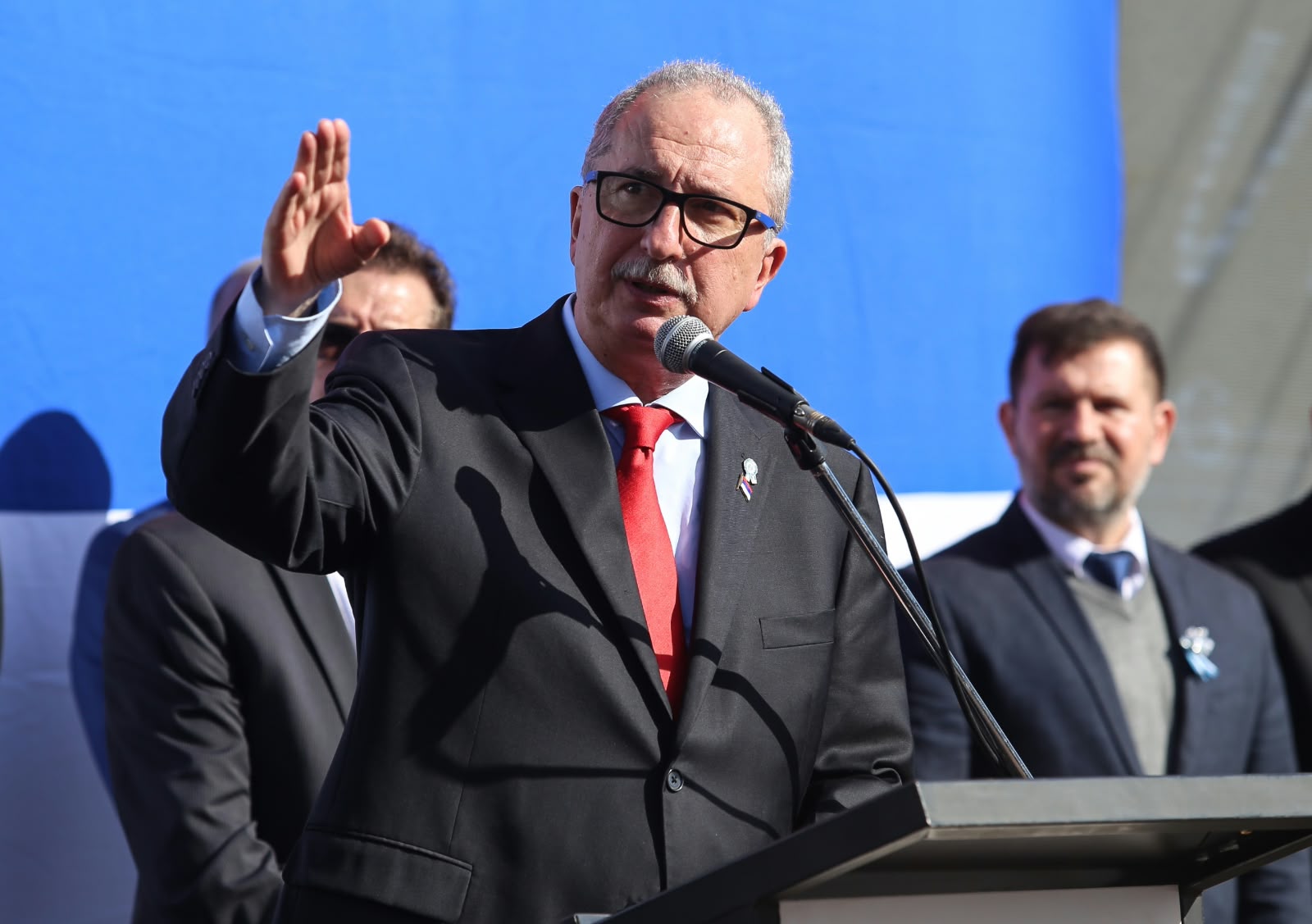 Hugo Passalacqua se consolidó como el mandatario provincial con mejor imagen positiva
