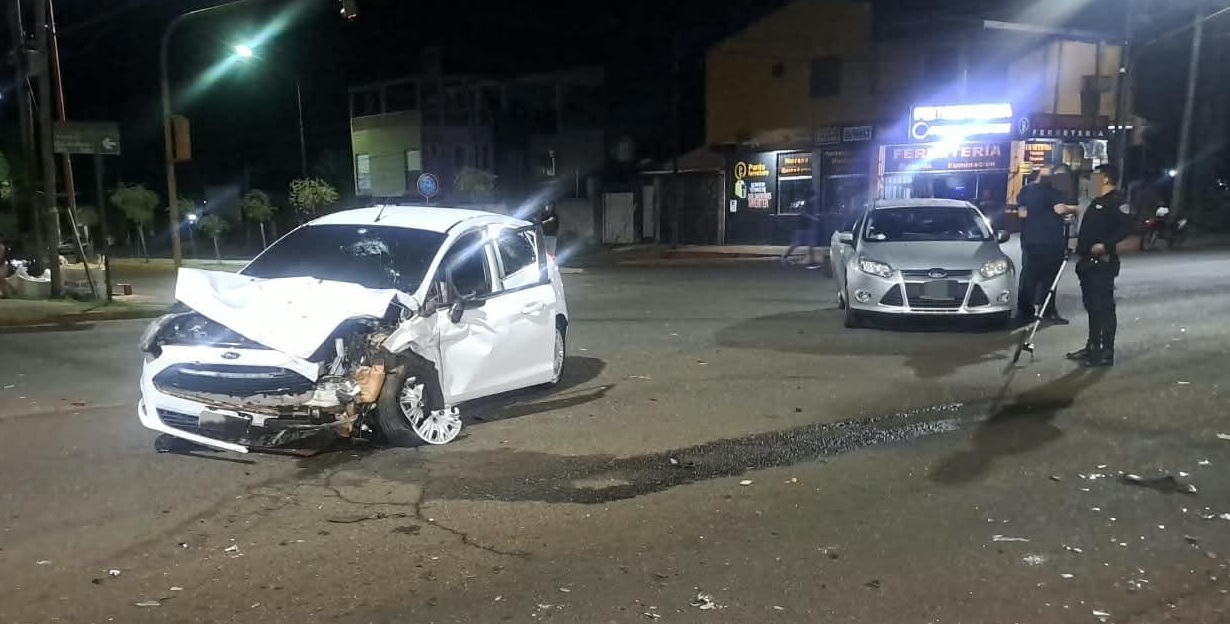 Parte médico tras el choque en San Martín y Santa Cruz: un joven está intubado y dos graves