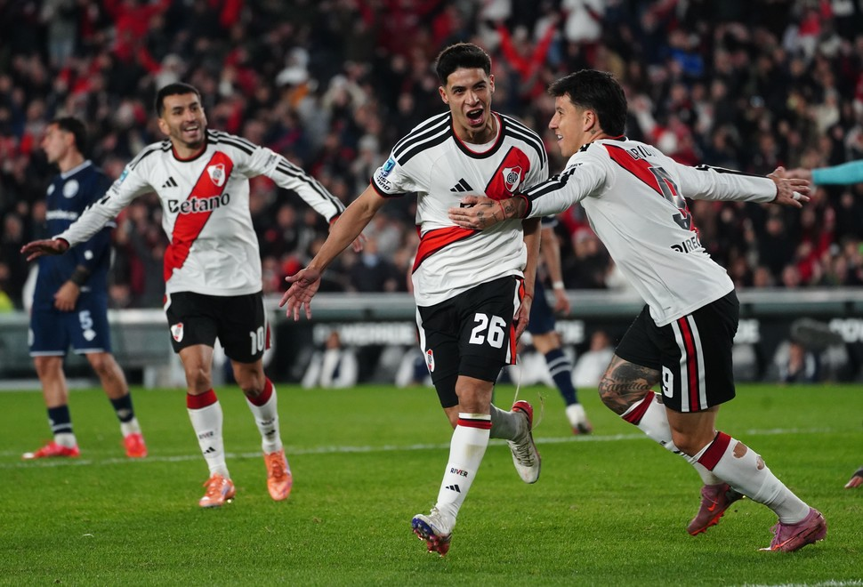 Con doblete de Galván y el debut triunfal de Ponzio en el Monumental, River venció a Independiente Rivadavia