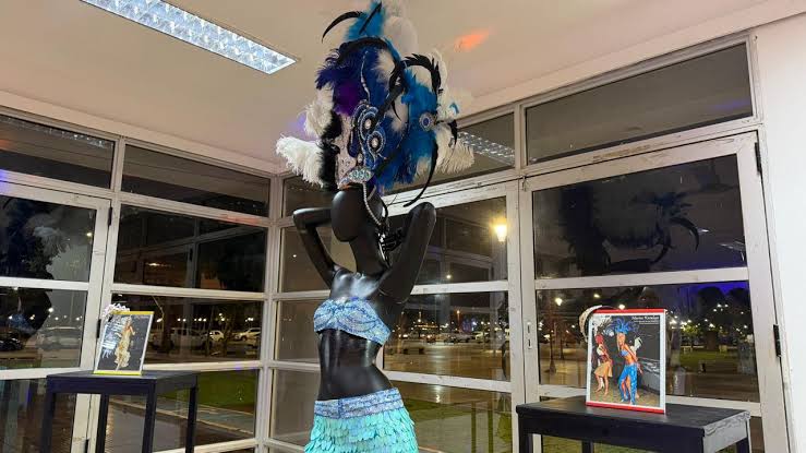 Memoria y nostalgia en la Costanera: se inauguró la muestra ¨Estudiantina retratos de una tradición¨