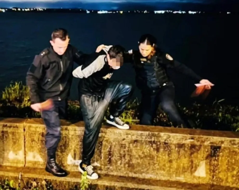 Insólita fuga en la Costanera: se tiró al río para evitar ser detenido