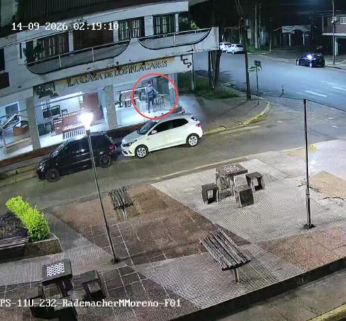 Las cámaras del 911 filmaron el robo de un comercio y atraparon al sospechoso