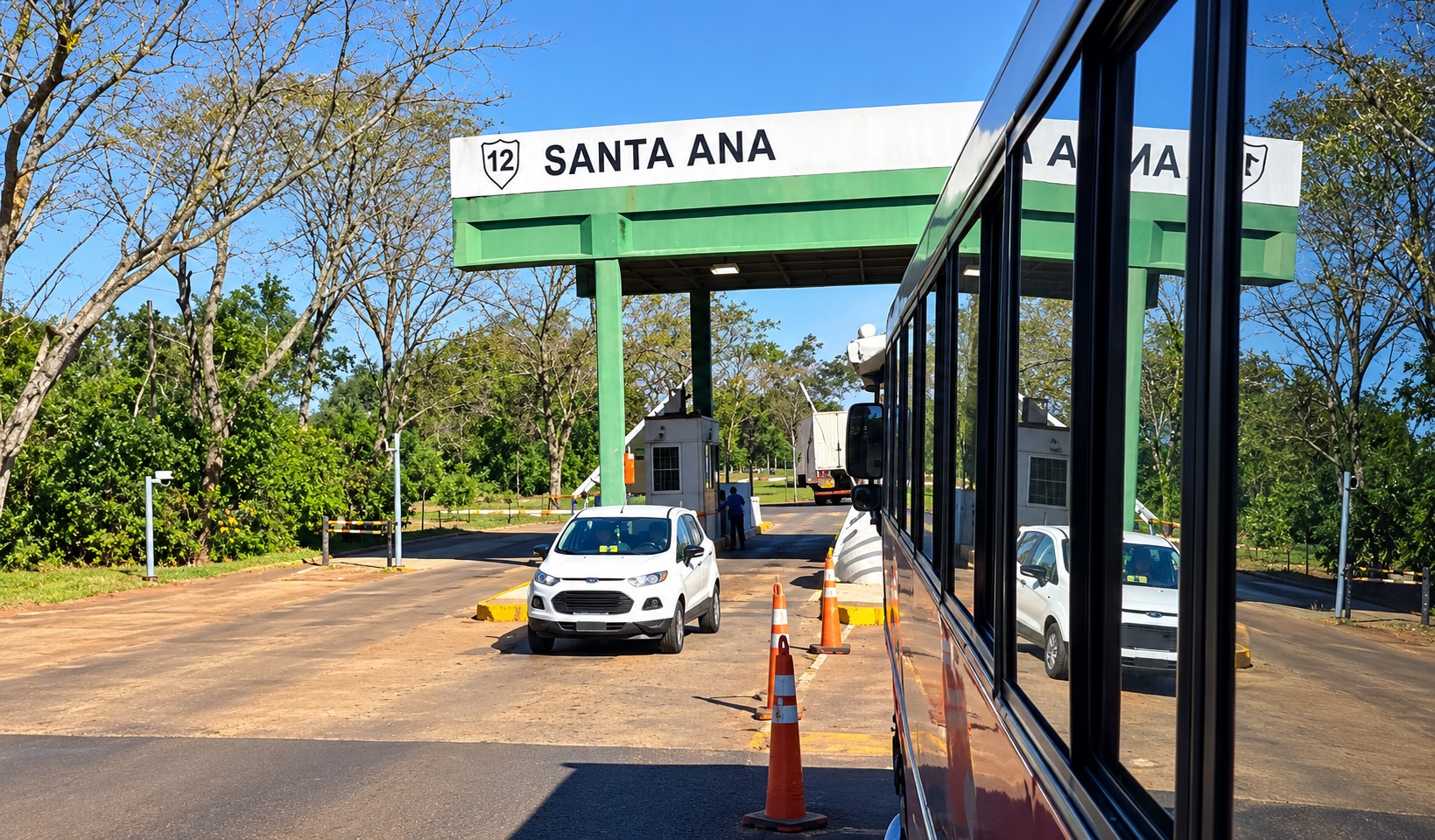 Fallas en el pago electrónico provocaron largas filas en el peaje de Santa Ana