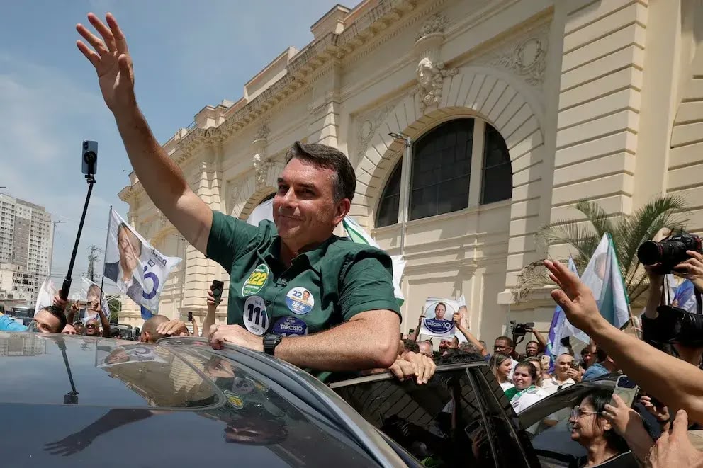 Con el 47% de los votos, Flavio Bolsonaro se impuso sobre Lula y habrá balotaje en Brasil