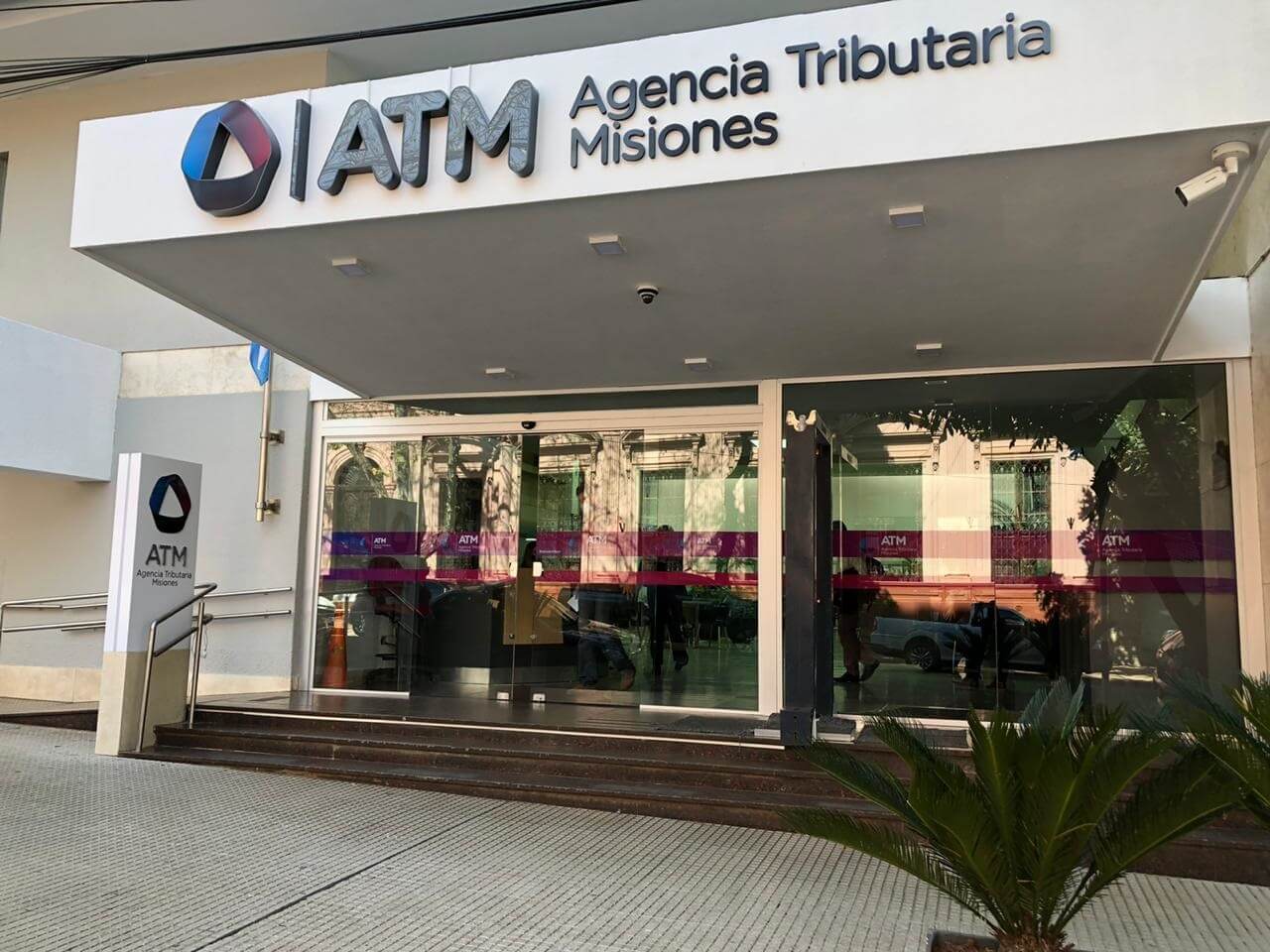 Passalacqua firmó la reducción de Ingresos Brutos para profesionales matriculados