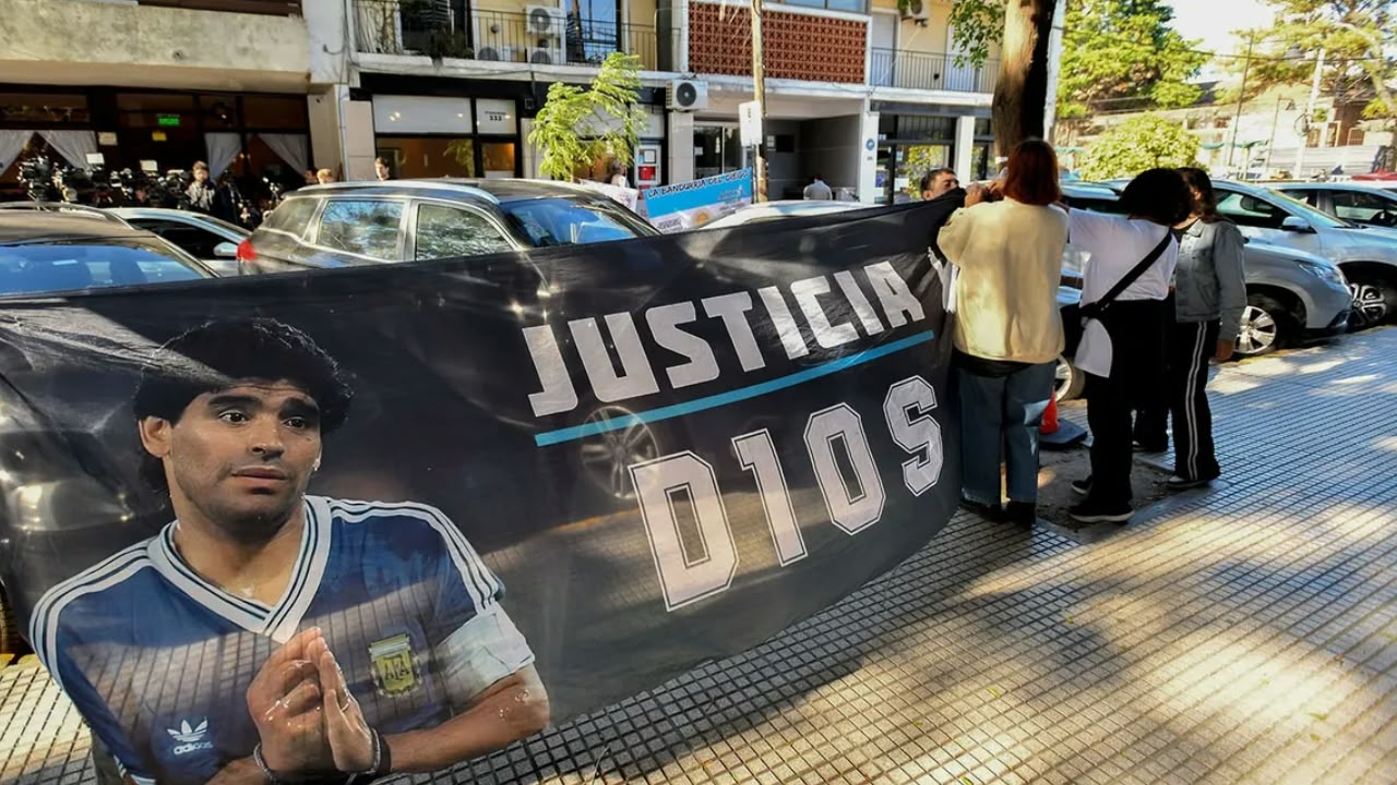 Causa Maradona: las hijas mayores y las hermanas del Diez presentan sus alegatos finales