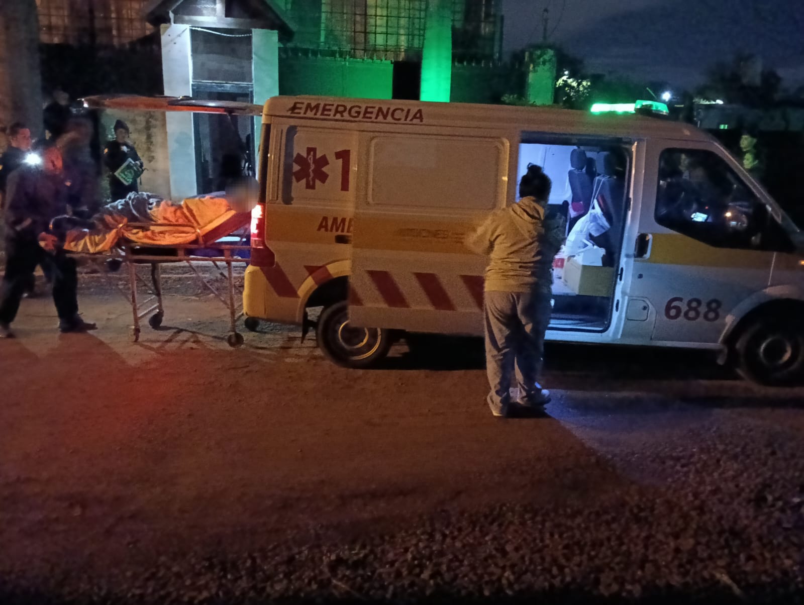 Vecina alertó a la Policía y le salvaron la vida a una mujer que llevaba 48 horas desvanecida