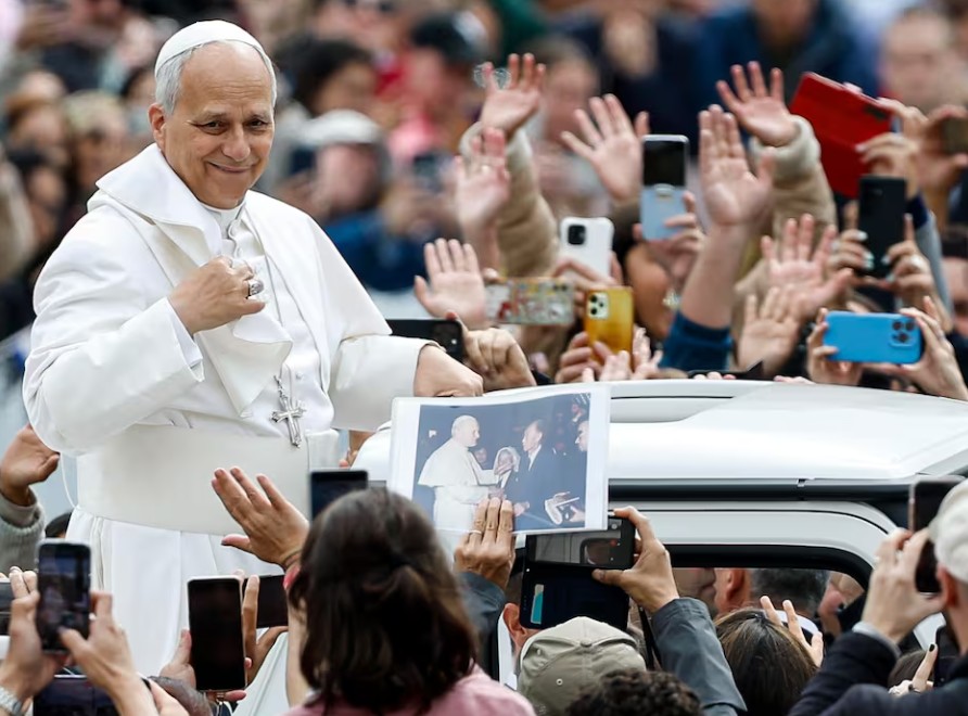 Evolución favorable del Papa tras su cirugía pulmonar: ya realiza fisioterapia y se levanta