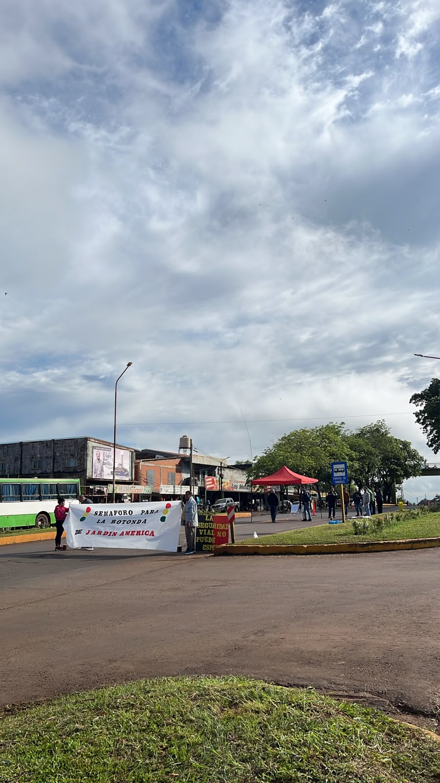 Corte en la Ruta Nacional 12 en Jardín América por un reclamo vecinal