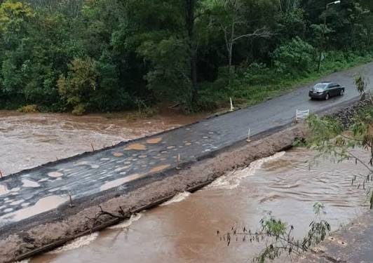 Temporal en Misiones: el desborde del arroyo Tabay, el Garupá y el Yabotí bloquean rutas provinciales